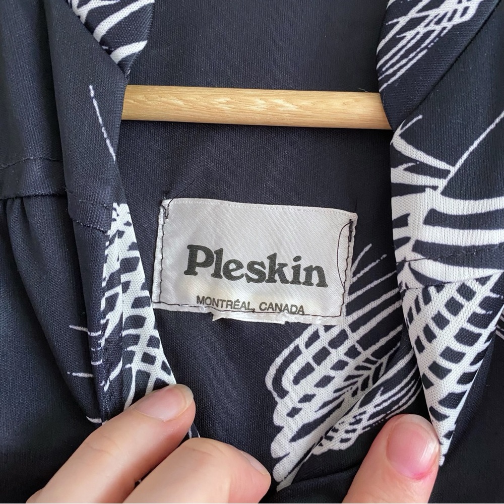 Vintage Pleskin Black White Leaf Print Dress - Picture 17 of 17